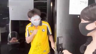 精选网黄樱花小猫饥渴少妇至裸勾引外卖小伙