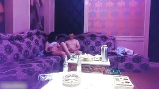 【上海淫乱歌厅】本来只是单纯的唱歌喝酒，到后面场面逐渐失控越来越淫乱，拔出我的家伙跟你的骚逼拼了