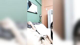 G奶甜美小姐姐，女仆装炮友JB插嘴，带着项圈链子，认真舔着屌，正入爆操直浪叫，掰开小穴特写，翘起屁股看骚逼