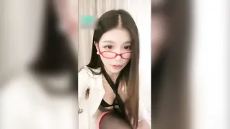 极品女神小野猫黑丝美腿口球假鸡巴自慰