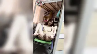 抖音御姐系网红小水不哭又爆料了！这次更劲爆，白天全裸陪金主玩，晚上自慰发骚