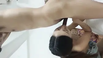 刚结婚的极品小嫂子 背着我哥让我操逼