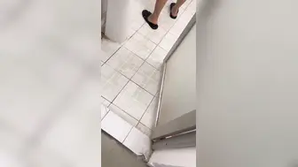小姨妈是越来越过分了，每次穿衣服都很性感，诱惑我，知道我单身受不了，我要把她压在身下，狠狠地征服她！