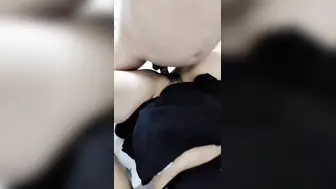 带着我的朋友一起和我的小姨玩，小姨直呼太爽了 小姨的身体敏感多汁，被我们轮番挑逗，她淫语不断