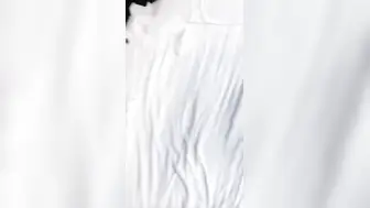 性感风骚露脸极品小萝莉跟大哥激情啪啪，揉奶玩逼小穴很是诱人，口交足交，让大哥压在身下无套蹂躏快草穿了