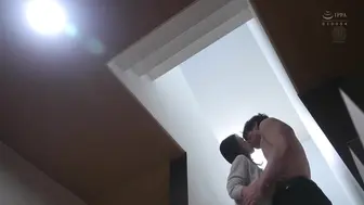 ROE-492 [中文字幕] 我和女朋友约会后，她下午 5 点就不能回家了，于是我和她妈妈发生了无保护性行为，想给她生个妹妹。- 三雲彩葉
