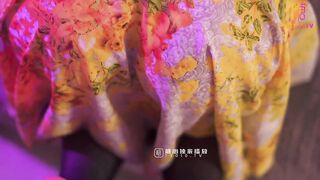 [糖心Vlog] 被鸽的周年庆与酒店先生的激情一夜菜菜 的嫩穴被服务生中出内射 - 桥本香菜